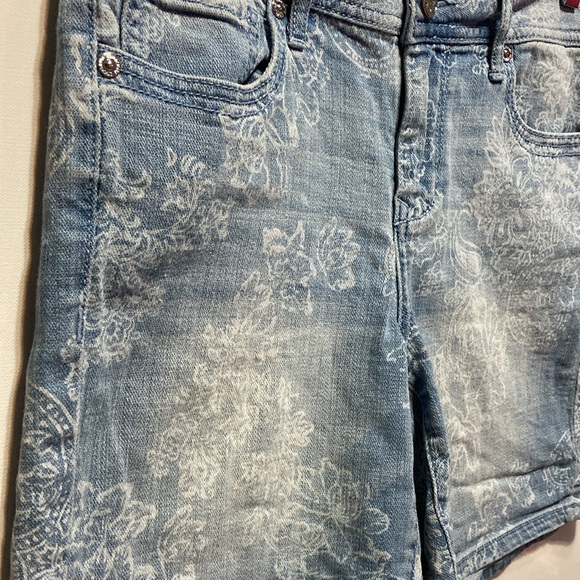 Seven7 Floral Light Wash Denim Shorts Silver Accents 7" inseam size 4 11198 - Picture 6 of 8